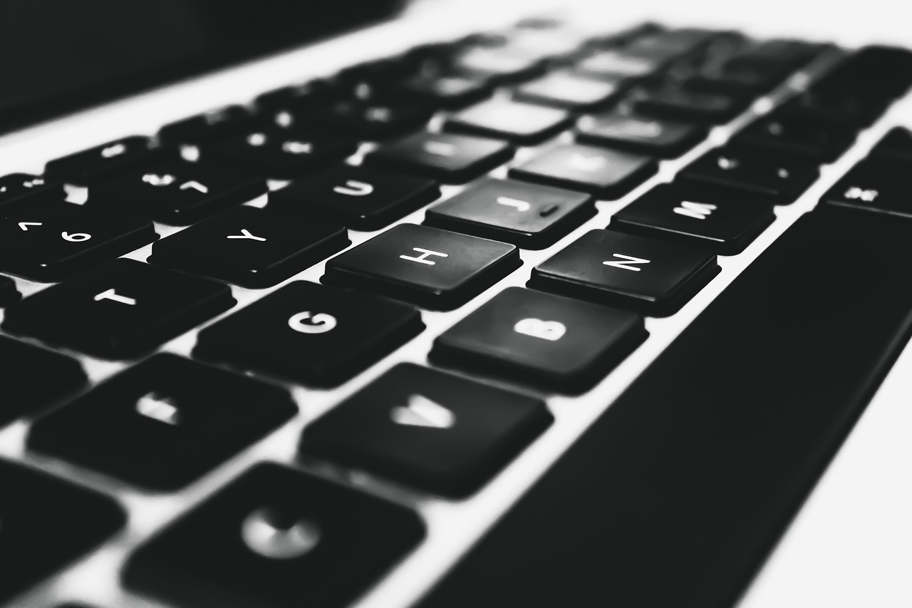 desk-4479063_1280